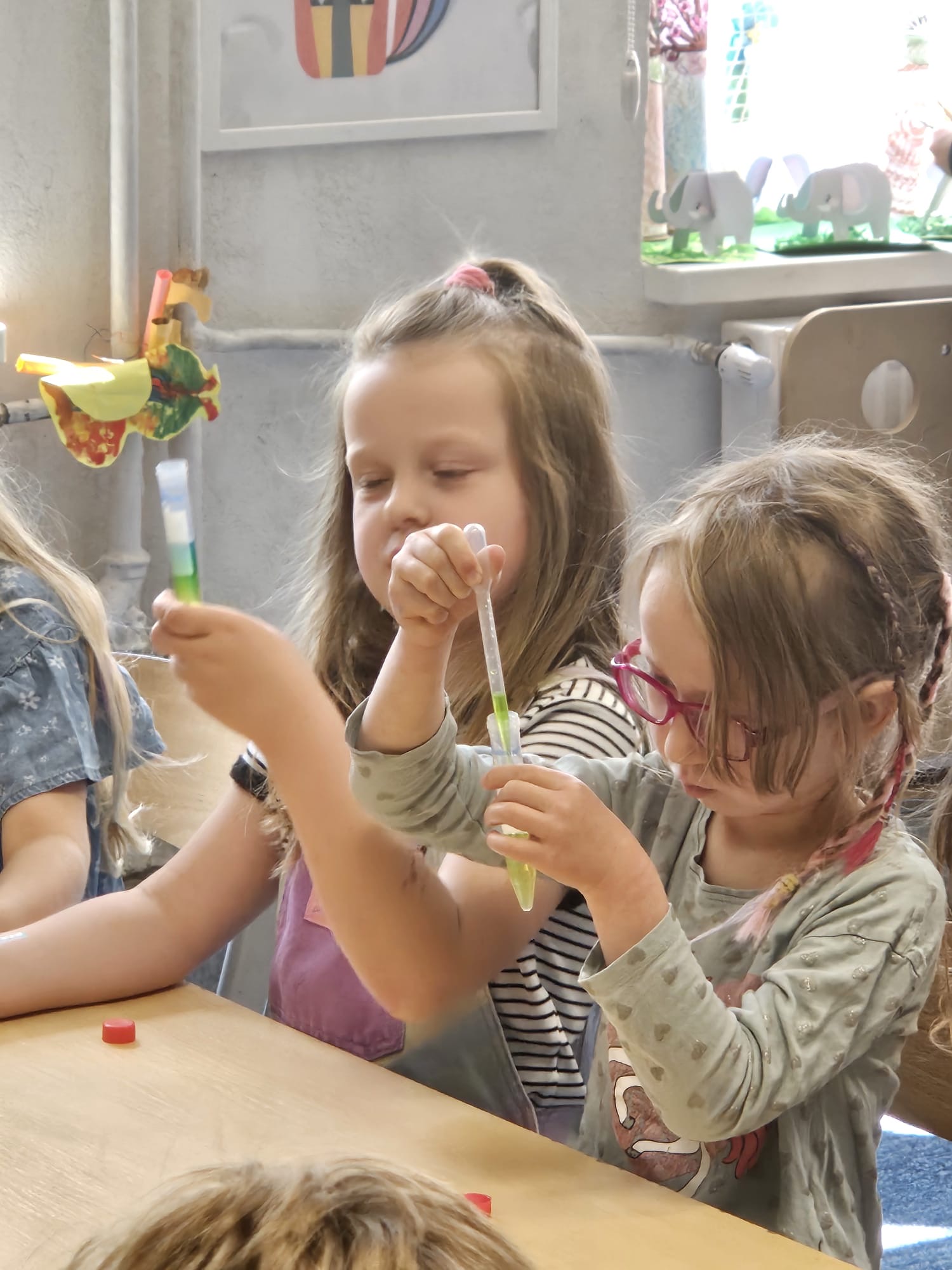 Klasa 0A poznaje świat chemicznych tajemnic - Sto2