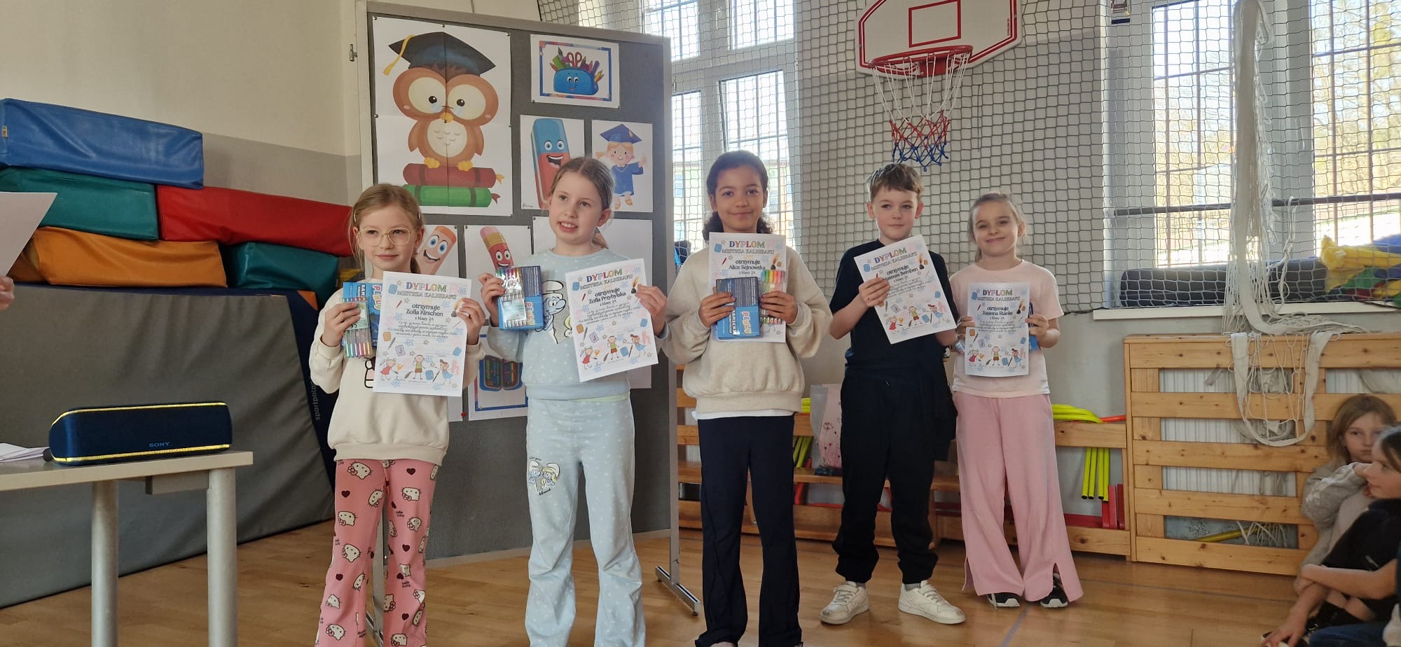 Fotorelacja z&nbsp;wręczania nagród w&nbsp;klasie 0-3 - Sto2